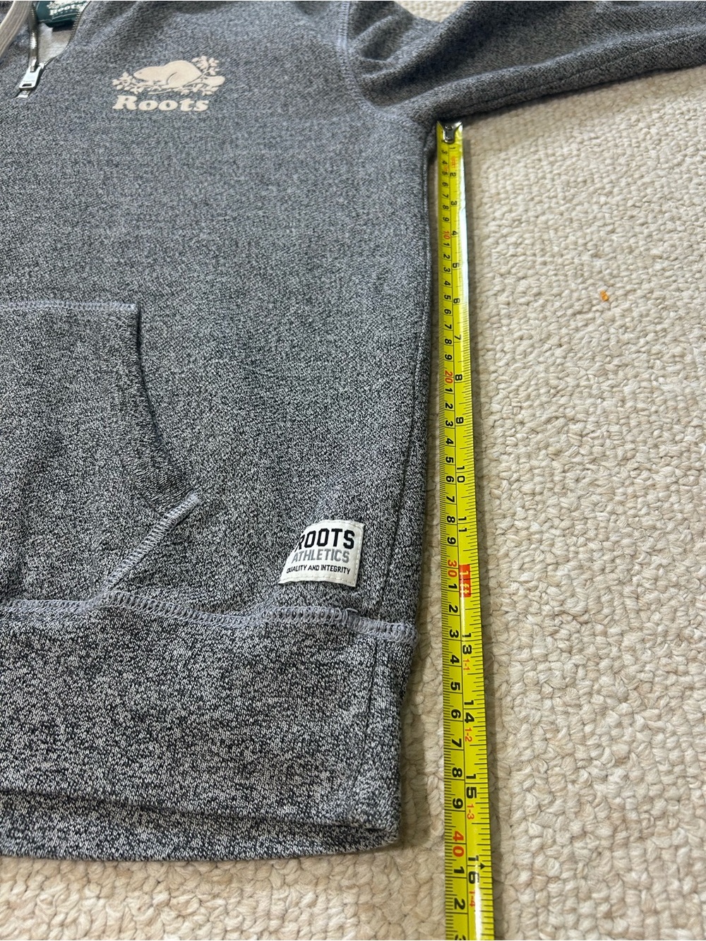 Roots Half-Zip Hoodie in Charcoal Gray with Cream Logo Size Medium Thumbholes - Picture 12 of 12